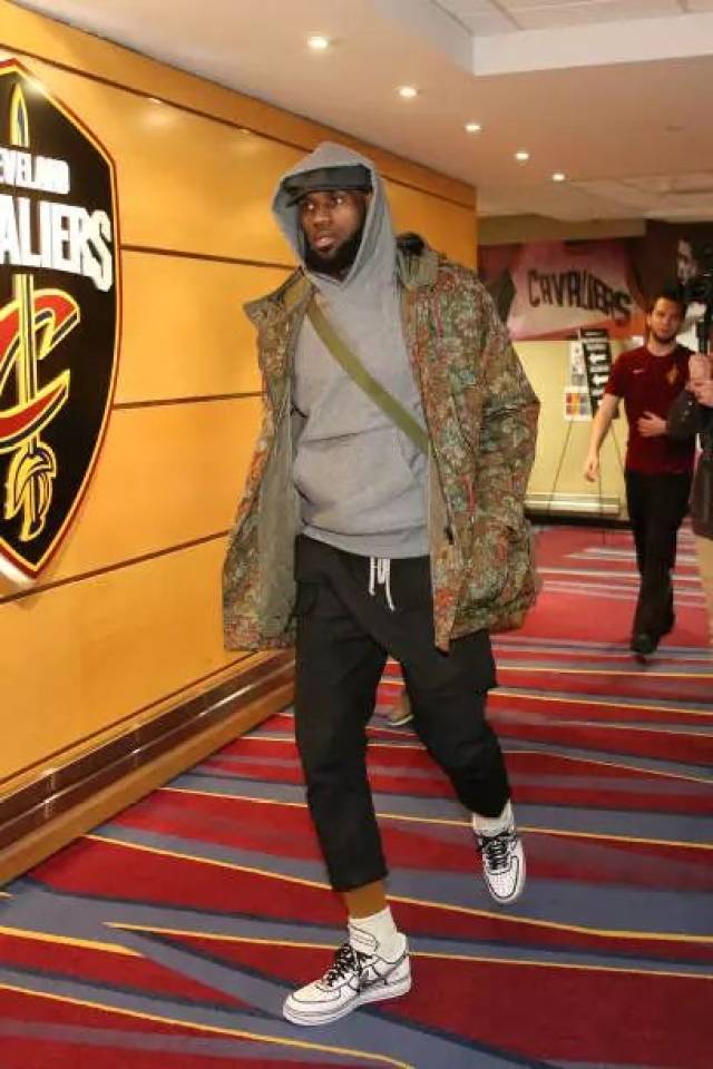 国米大战利物浦，巴萨PK法鹰，参与截图预测今夜欧冠的比分（今夜欧冠：国米VS利物浦，巴萨对阵法鹰，截屏参与比分预测）