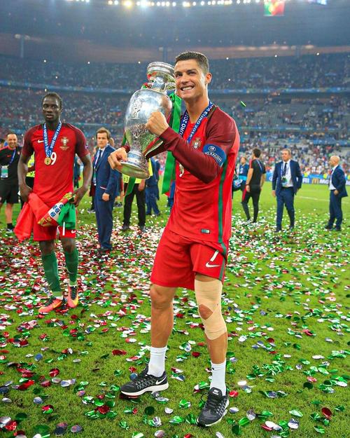 今夜能否晋级？拜仁过去21场德国杯客场对德甲球队仅一次失利（晋级在望？拜仁近21场德国杯客战德甲仅1败）