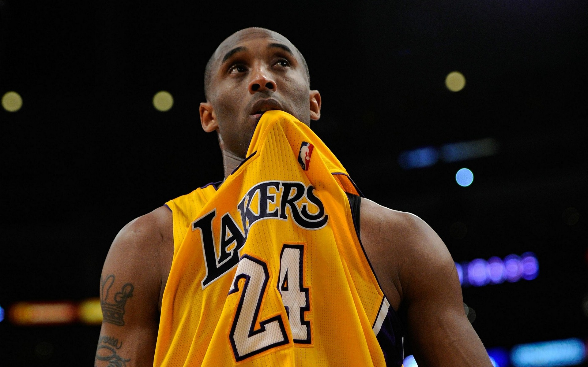 大秀中文，齐达内：无论是足球还是麻将，我都想更多探索中国（齐达内秀中文：无论足球还是麻将，我都想更深入了解中国）