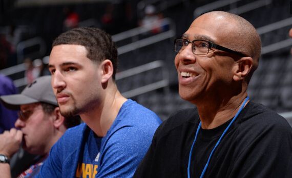 世体：巴萨为亚马尔制定了康复计划；与女友分手让其饱受困扰（世体：巴萨为亚马尔拟定康复方案；与女友分手令其深受困扰）