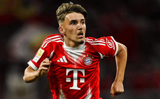 稳住稳住！洛夫顿持球突破失误&一直抱怨裁判 吃到技术犯规（冷静点！洛夫顿突破失误后连续抱怨判罚被判技术犯规）