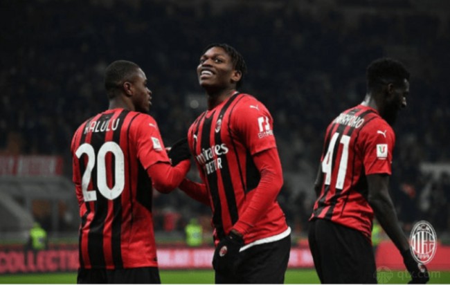 意甲积分榜：米兰1球净胜球优势领先那不勒斯居首（意甲积分榜：米兰以1球净胜优势力压那不勒斯领跑）