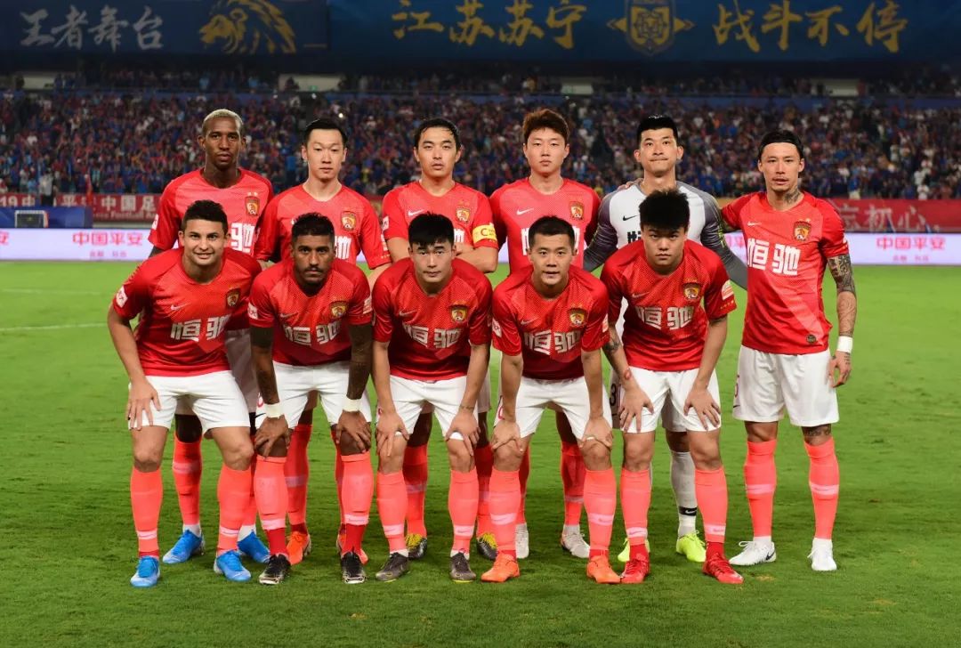 2场贡献6球1助攻+夺得金靴，法比奥当选中超11月最佳球员（两战斩6球1助并加冕金靴，法比奥荣膺中超11月最佳球员）