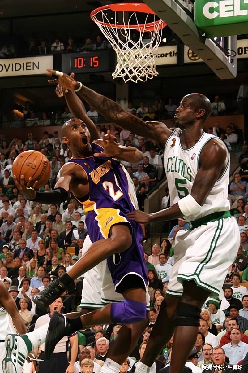 格雷森·阿伦半场高效表现，成为球队关键人物（格雷森·阿伦半场高效发挥，成为球队核心力量）